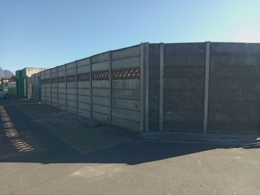 2 Bedroom Property for Sale in Manenberg Western Cape